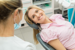 Dental-Hygienist-Teeth-Cleaning